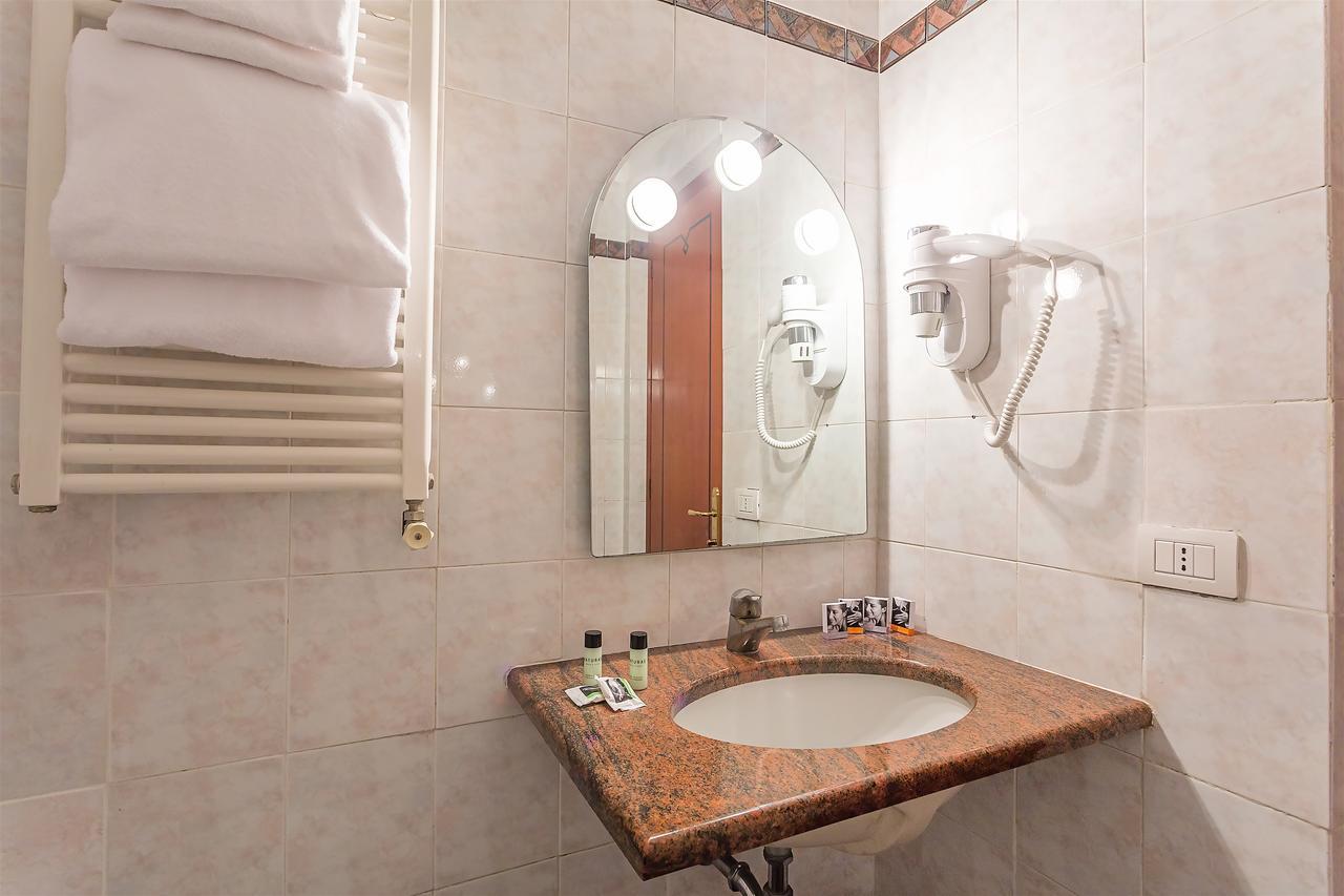 Raeli Hotel Lux Roma Eksteriør bilde