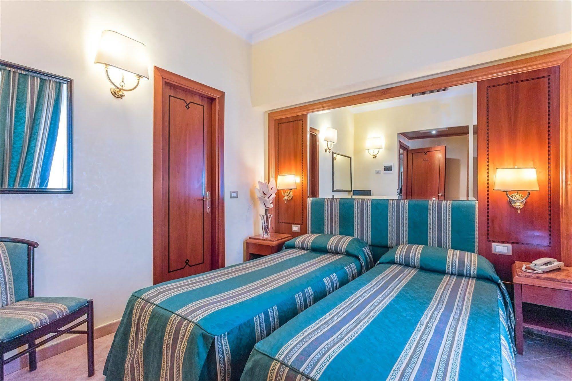 Raeli Hotel Lux Roma Eksteriør bilde