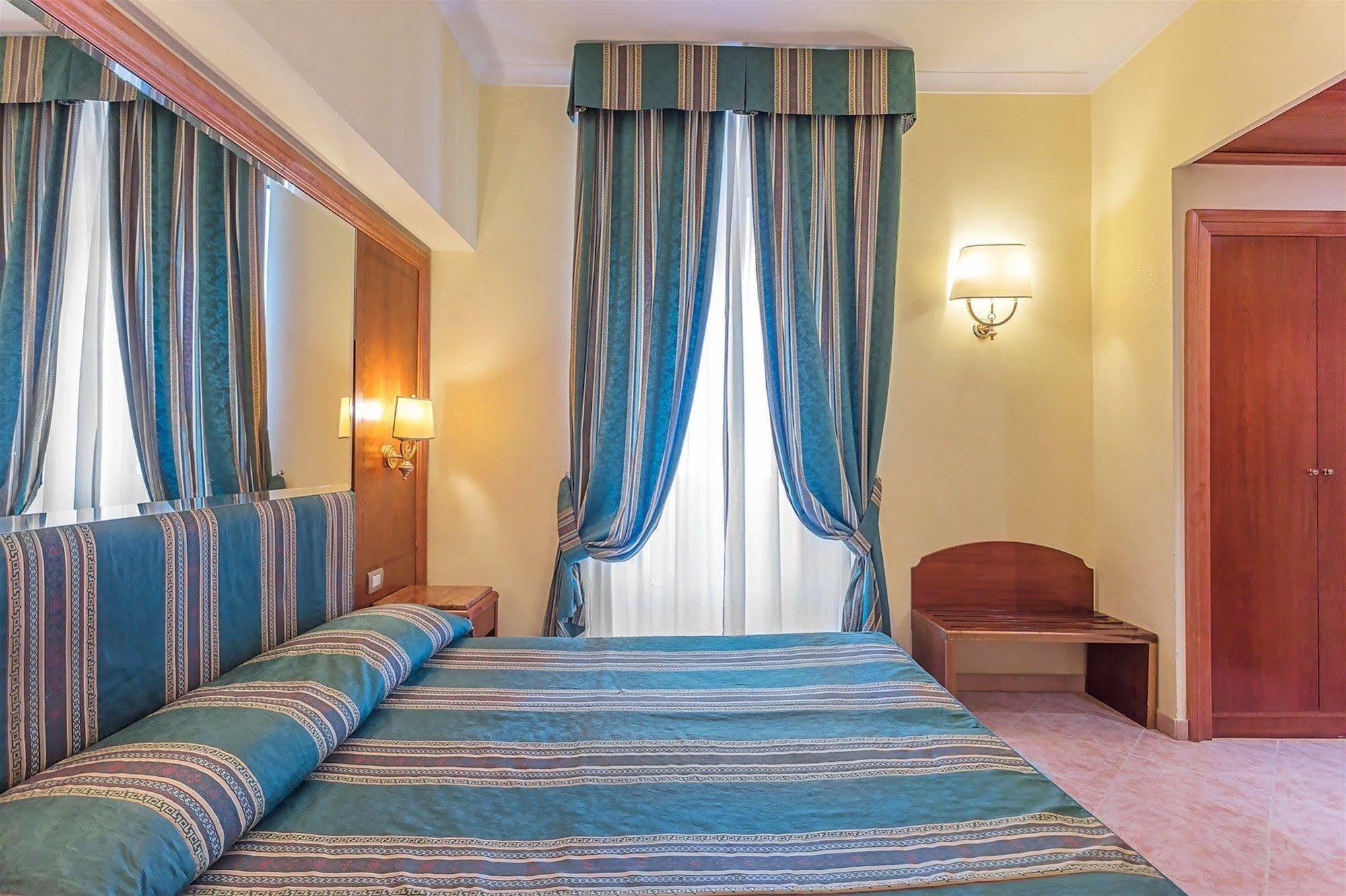 Raeli Hotel Lux Roma Eksteriør bilde